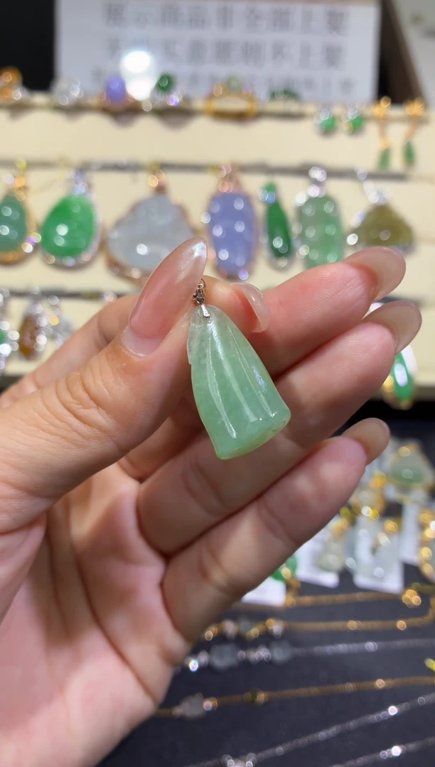 翡翠18K金镶嵌颈饰天然翡翠A货