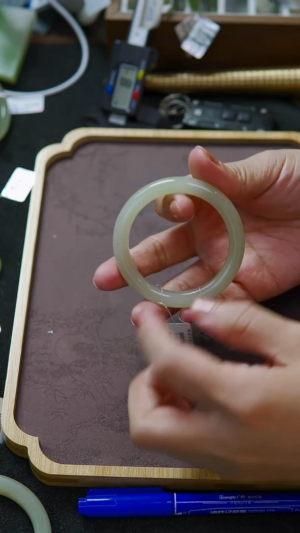 未镶嵌手镯和田玉52 53圈口 晴水底翠 青翠