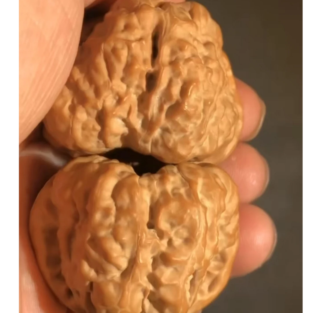 蛤蟆头文玩核桃手把件
