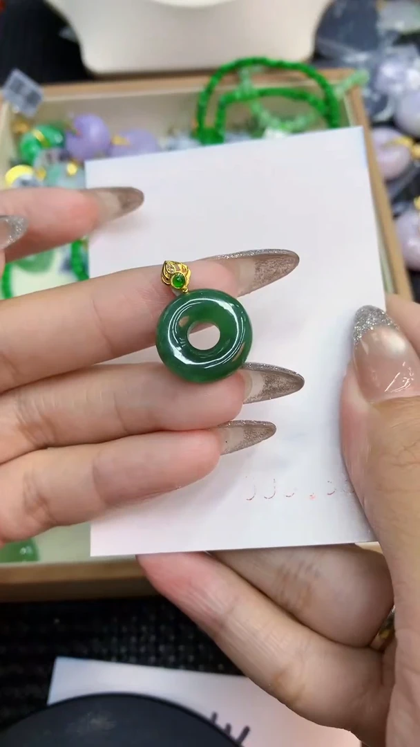 颈饰未镶嵌翡翠1