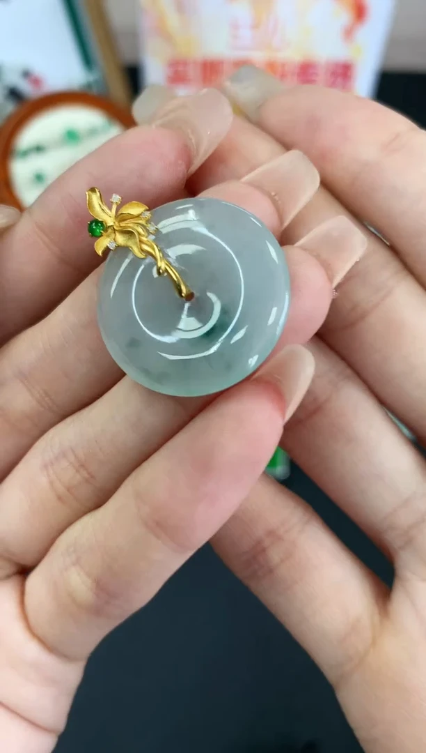 翡翠18K金镶嵌颈饰吊坠|不退不换