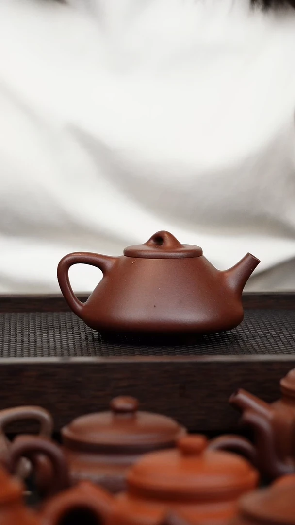 茶壶紫砂预售 子冶 190cc 黑星土
