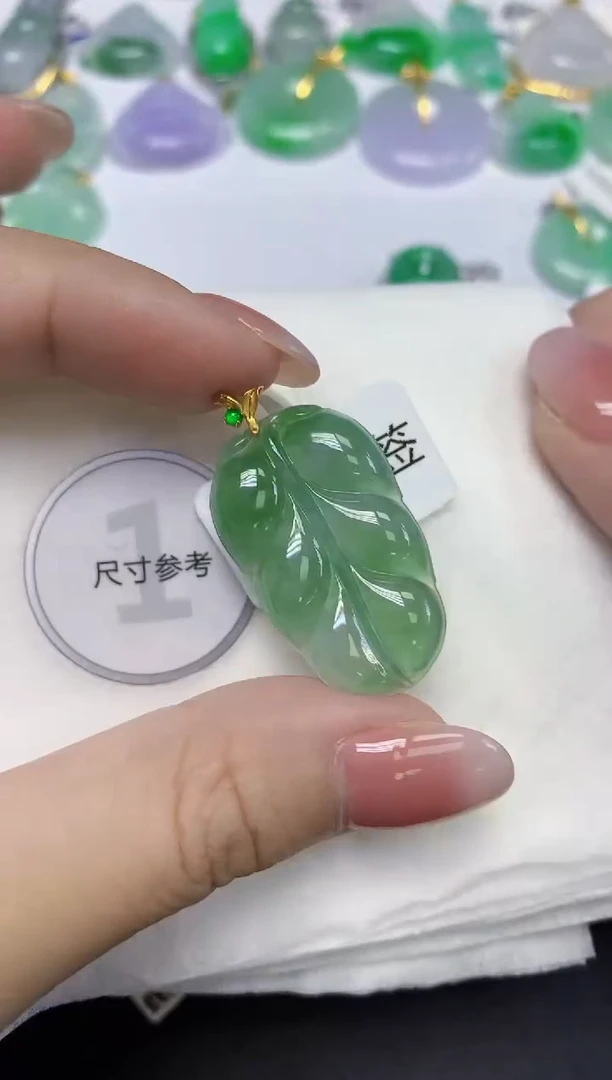 颈饰18K金镶嵌翡翠天然缅甸翡翠A货多样性发一件