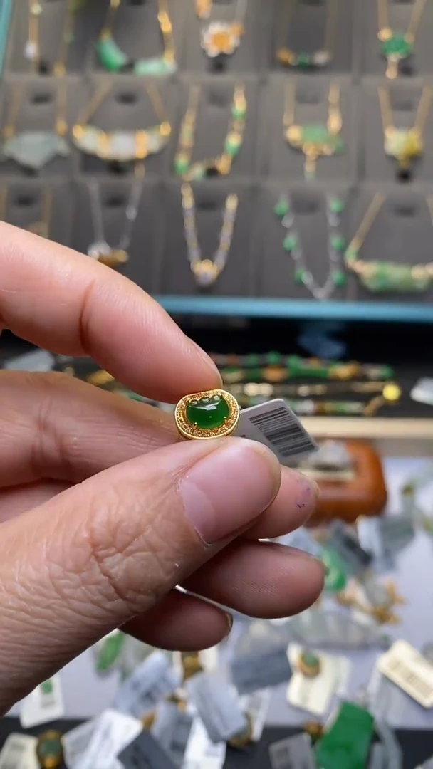 颈饰18K金镶嵌翡翠净货35901