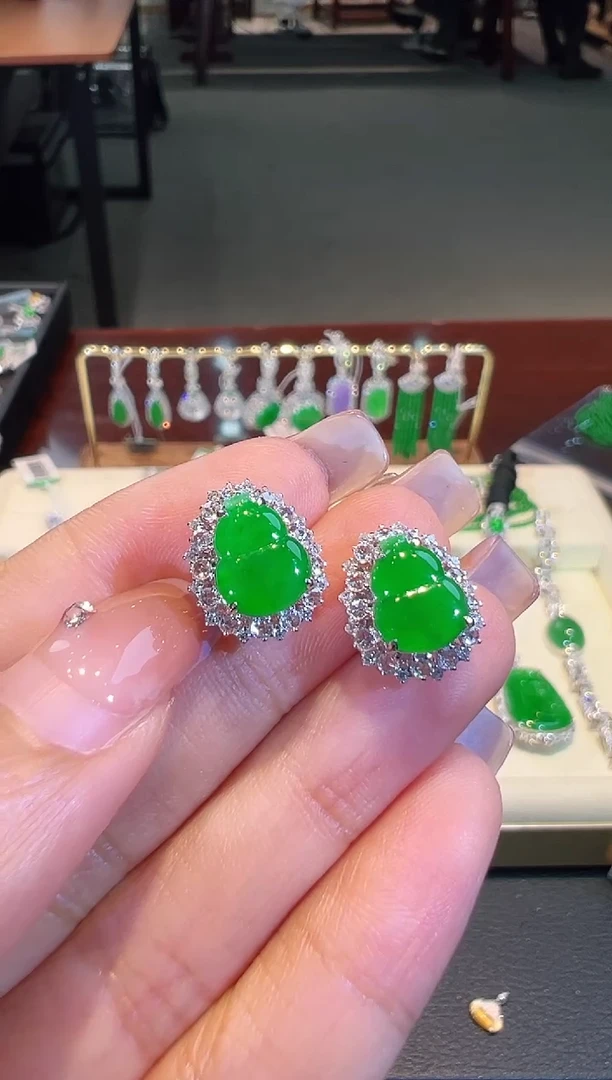 【闪购商品】翡翠耳饰18K金镶嵌翡翠