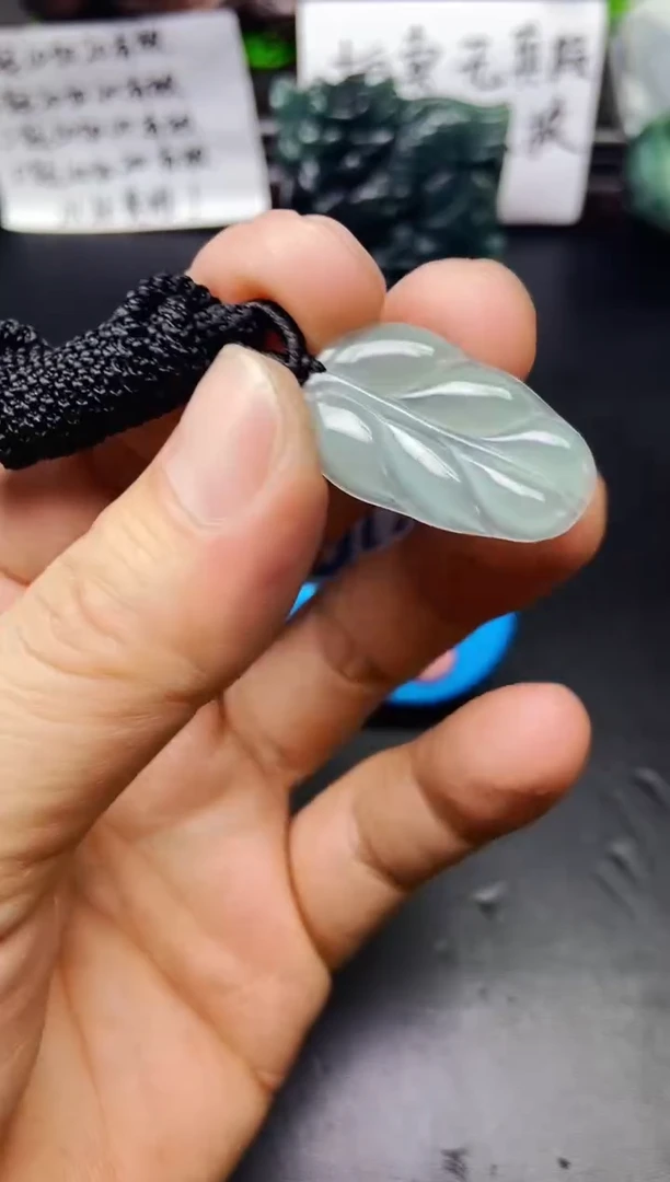 颈饰未镶嵌翡翠雁**声叶子