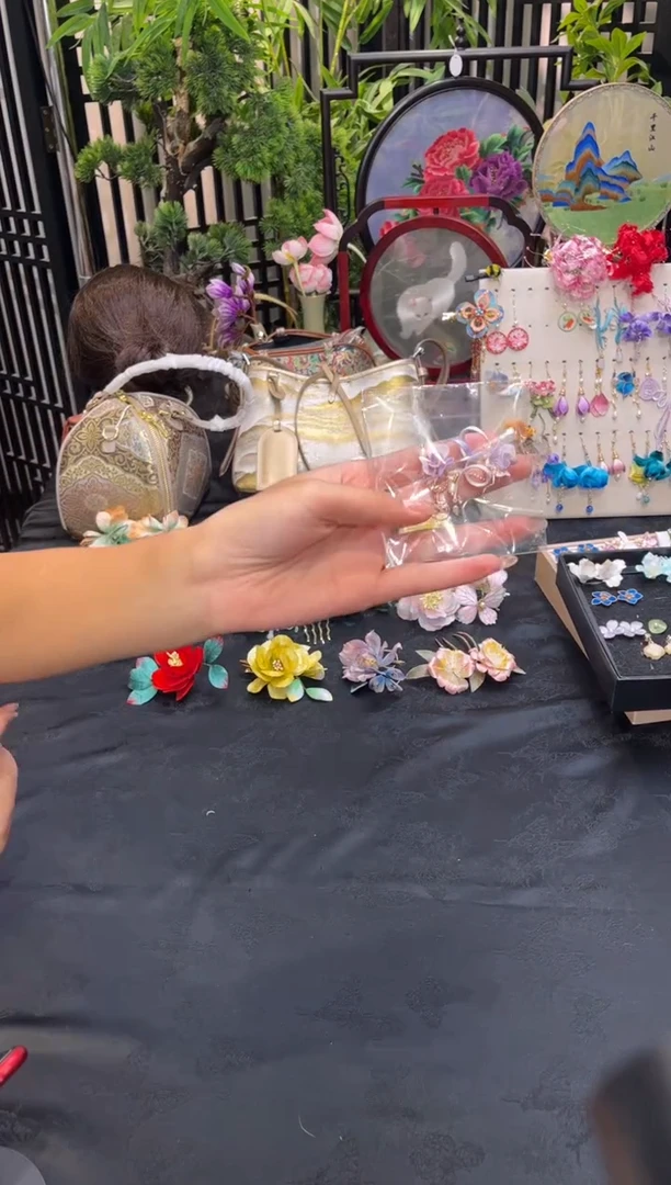 织绣遥****?非遗苏绣饰品