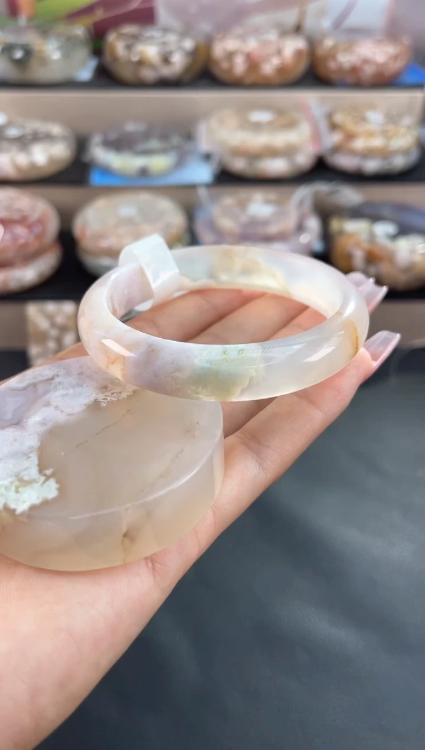 未镶嵌手镯石英质玉56