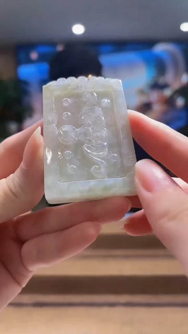 翡翠未镶嵌颈饰MFC072595