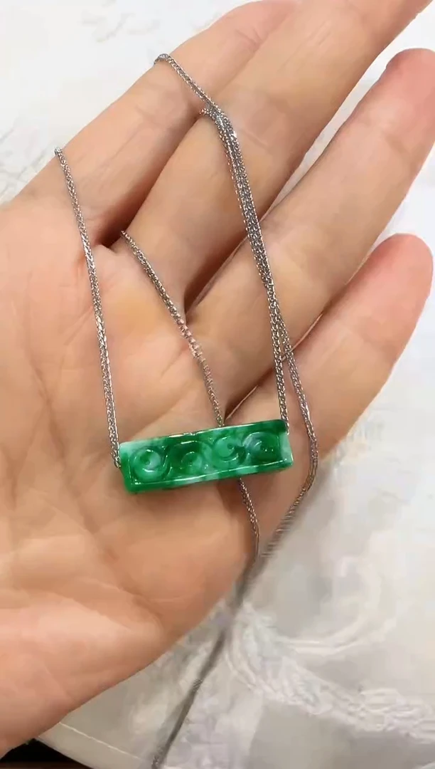 翡翠未镶嵌颈饰国风