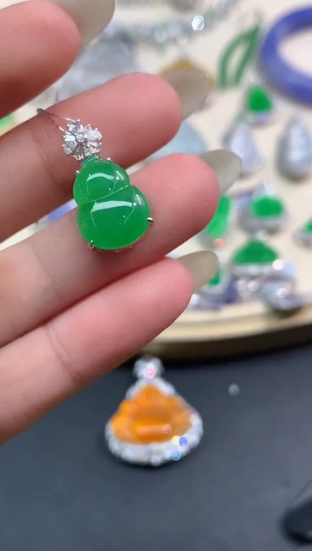 吊坠(不含链)18K金镶嵌翡翠E542|16800