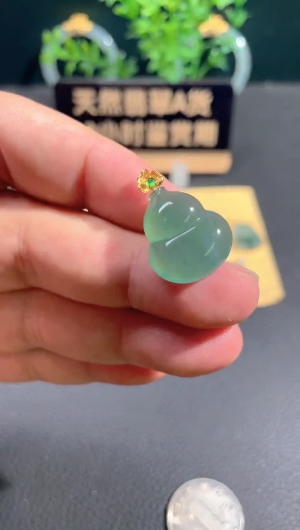 翡翠18K金镶嵌颈饰翡翠