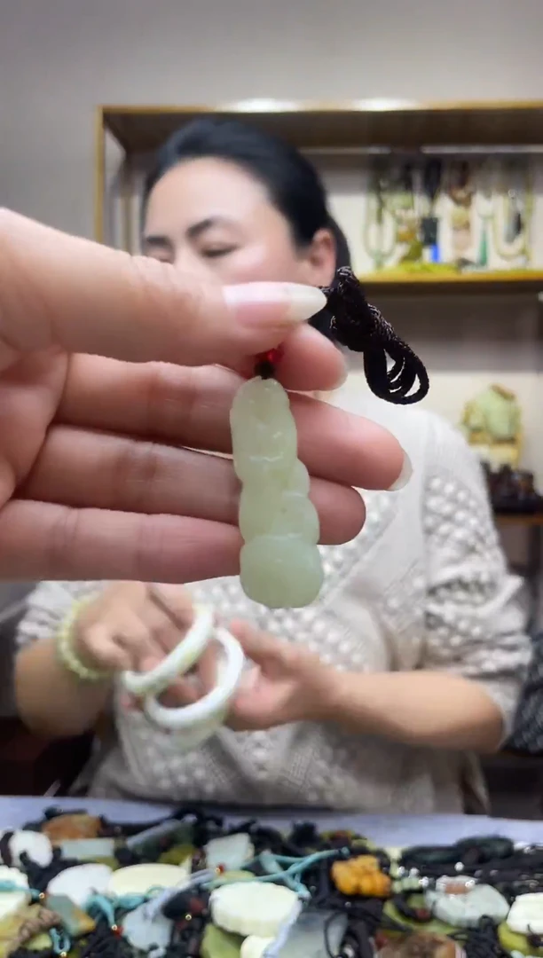 未镶嵌岫玉吊坠·