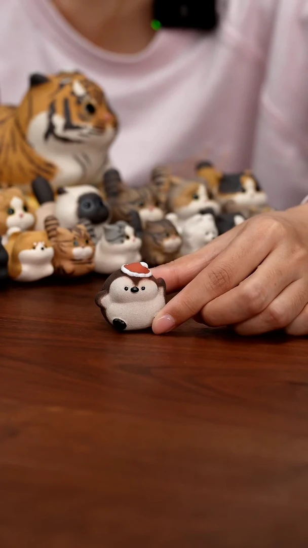 紫砂摆件圣诞企鹅崽