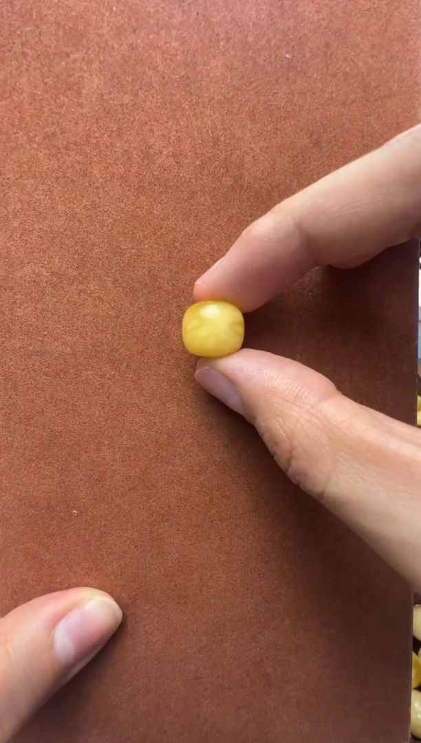 【闪购商品】蜜蜡裸石未镶嵌俄料微瑕13.2*11.5m1.321克