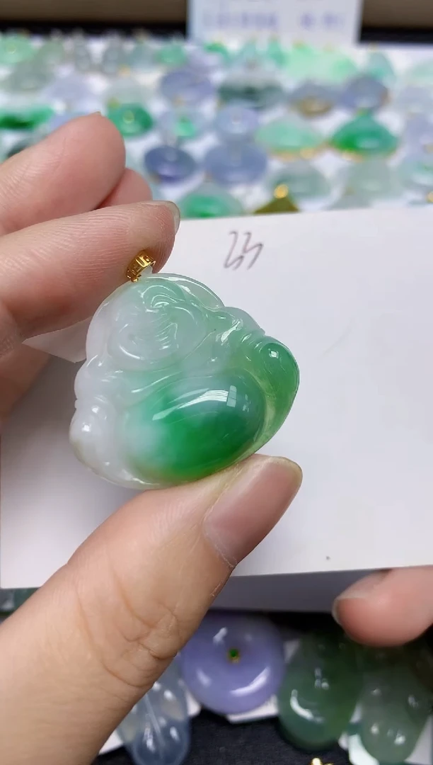 翡翠18K金镶嵌颈饰11111111111