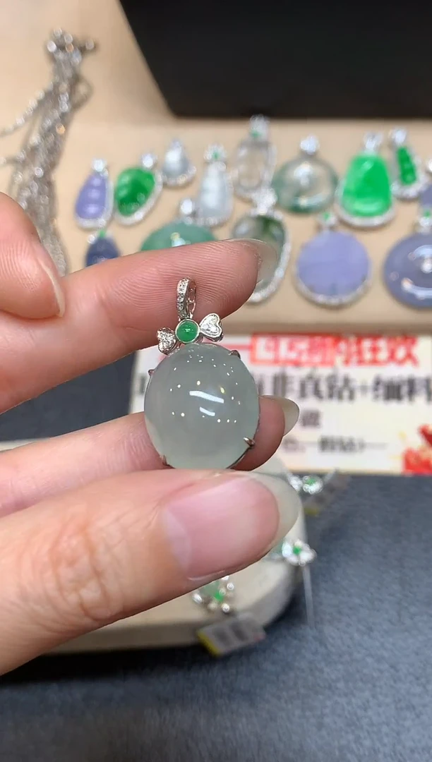 颈饰18K金镶嵌翡翠蛋面【无服务费