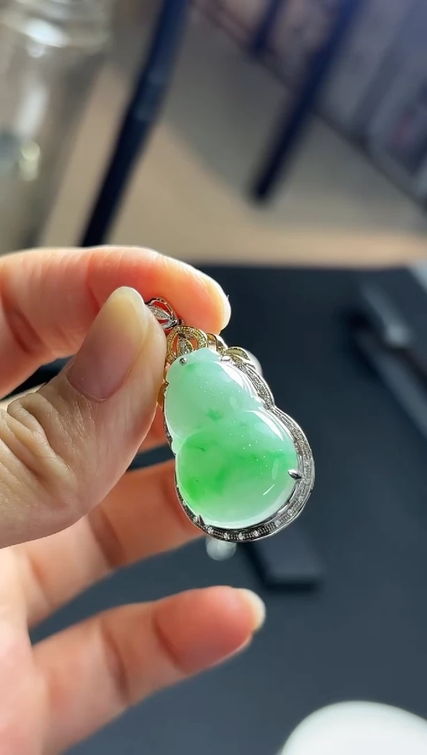 颈饰18K金镶嵌翡翠K742-3 葫芦