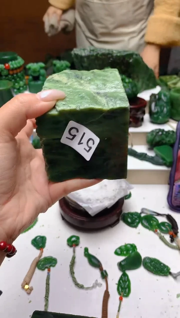 未镶嵌和田玉（碧玉）珠宝半成品0