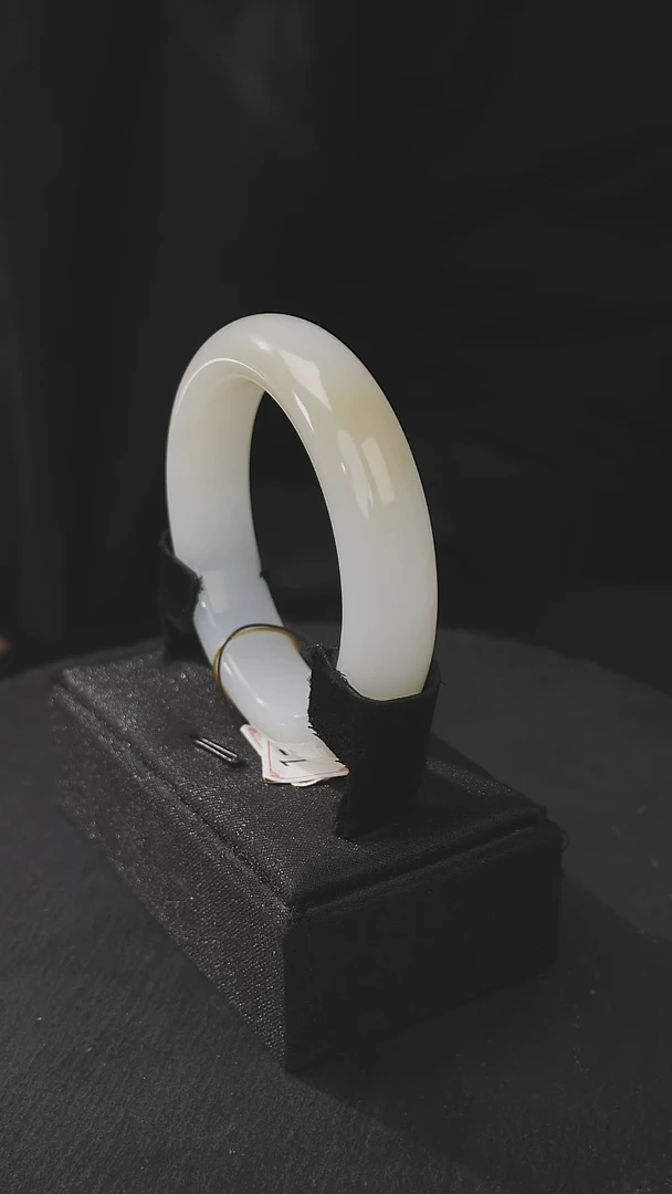 【闪购商品】和田玉手镯未镶嵌和田玉浅糖白手镯54圈