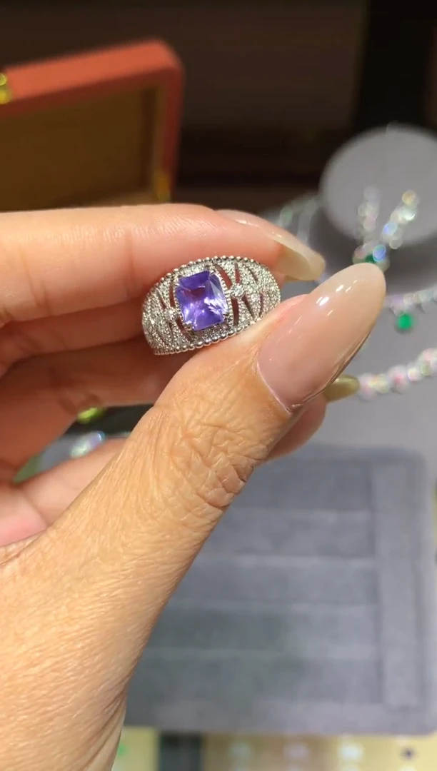 戒指彩色蓝宝石18K金镶嵌2.1ct