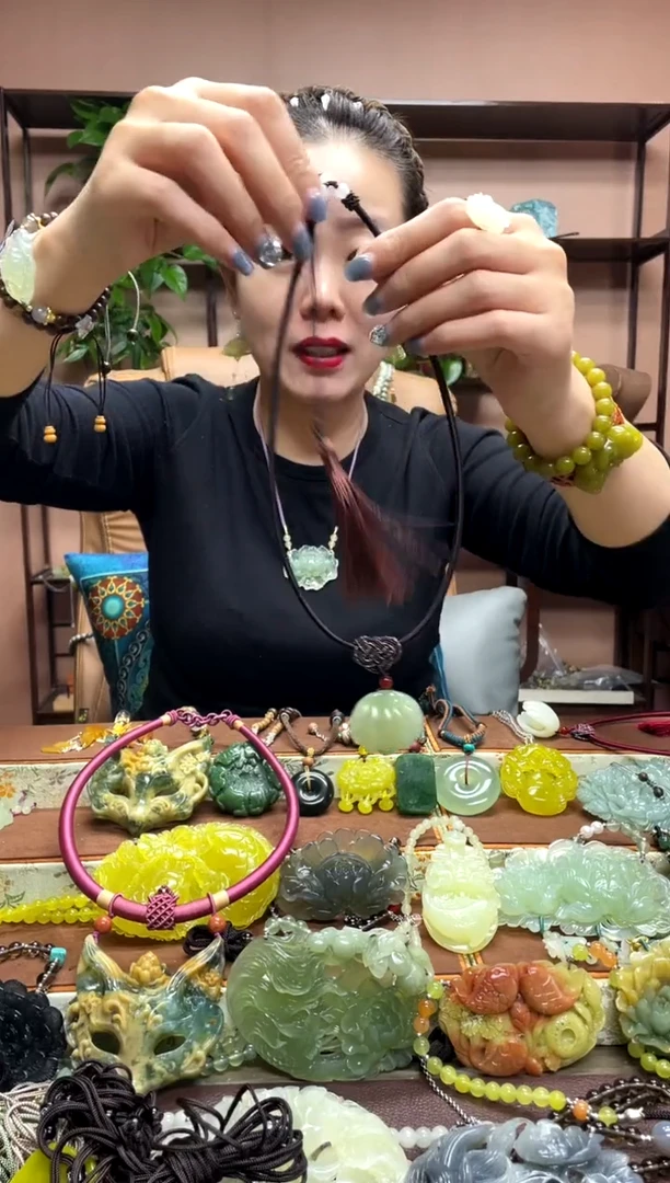 未镶嵌岫玉吊坠·