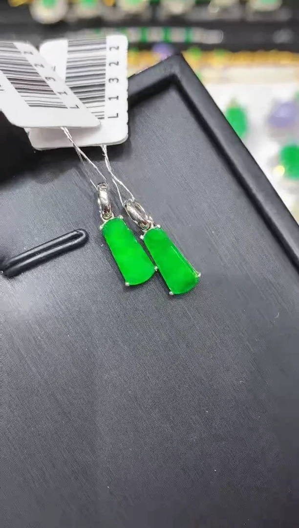 翡翠 18K 缅甸A货翡翠吊坠 L1322 多样性发其一
