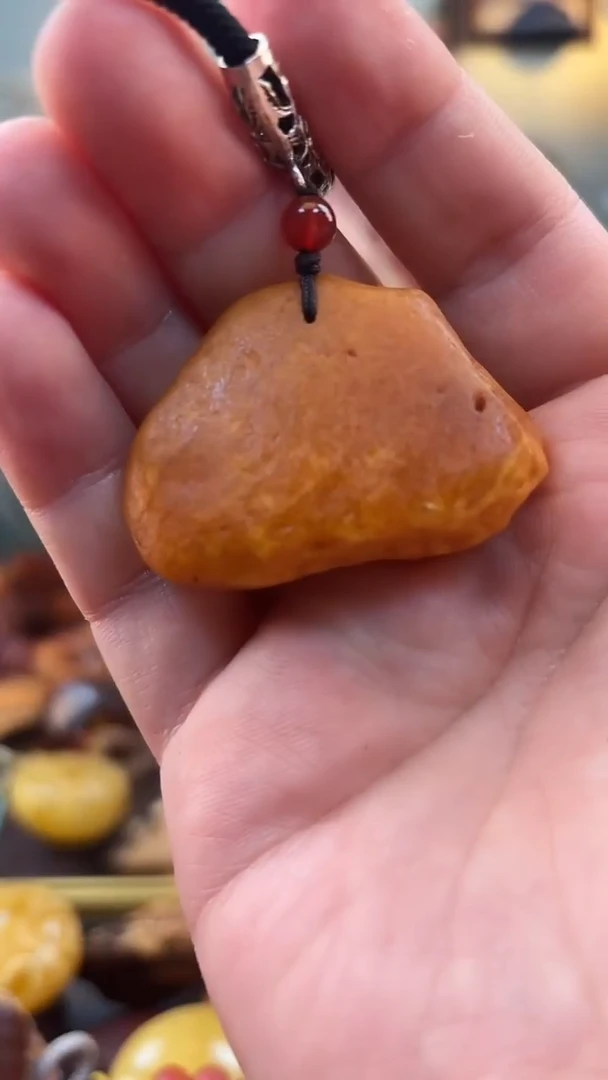 未镶嵌颈饰琥珀吊坠