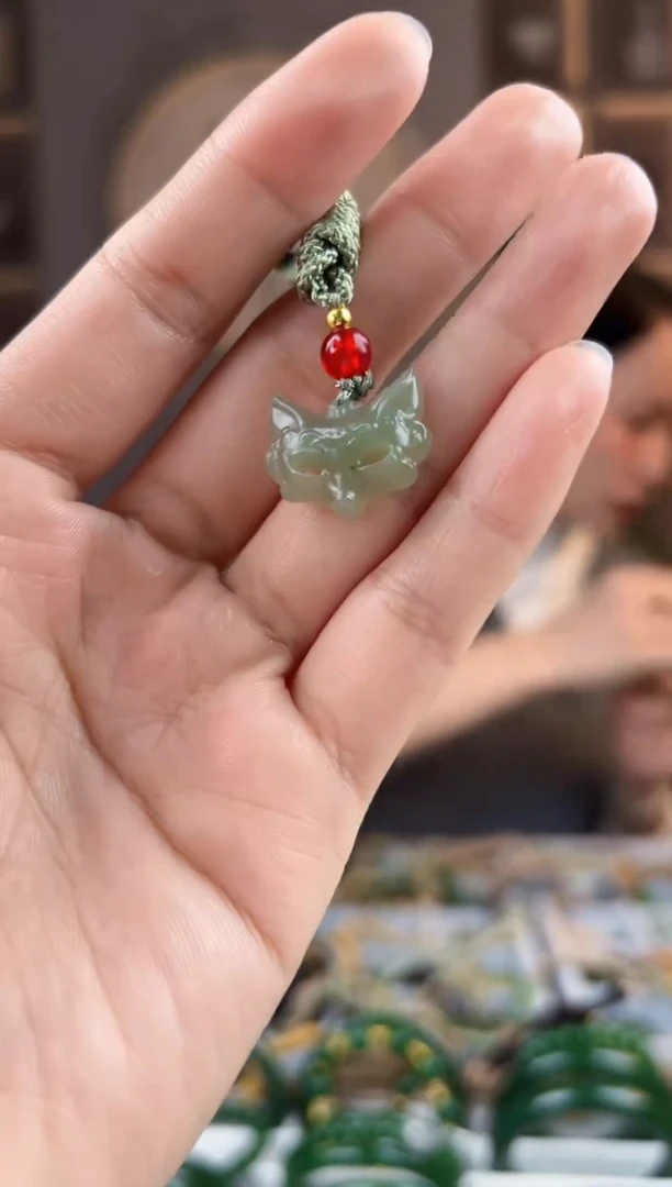 颈饰未镶嵌和田玉拍一发一，拍一发一