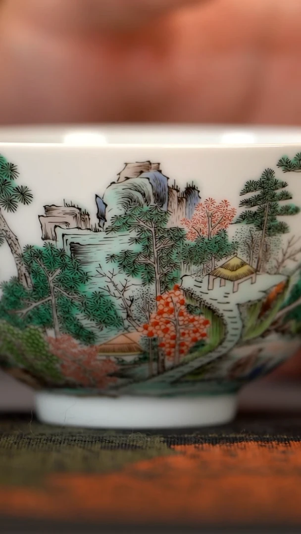 对****?盛古珍玩 古彩山水杯