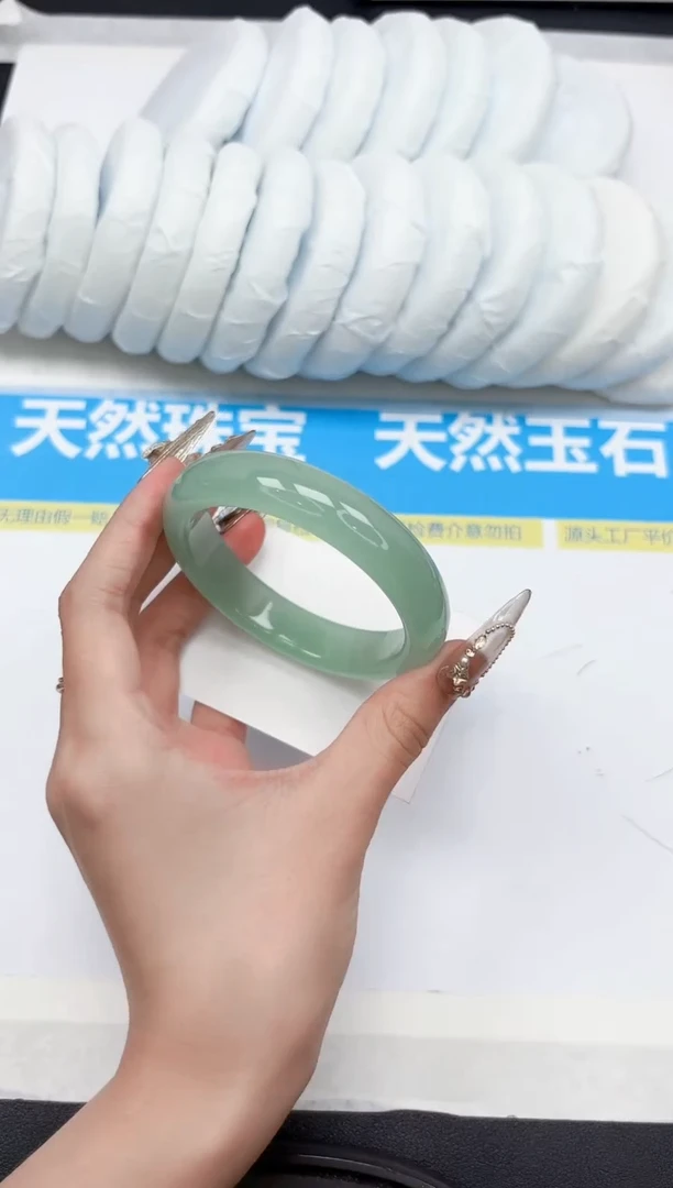 未镶嵌手镯石英质玉230-56.5