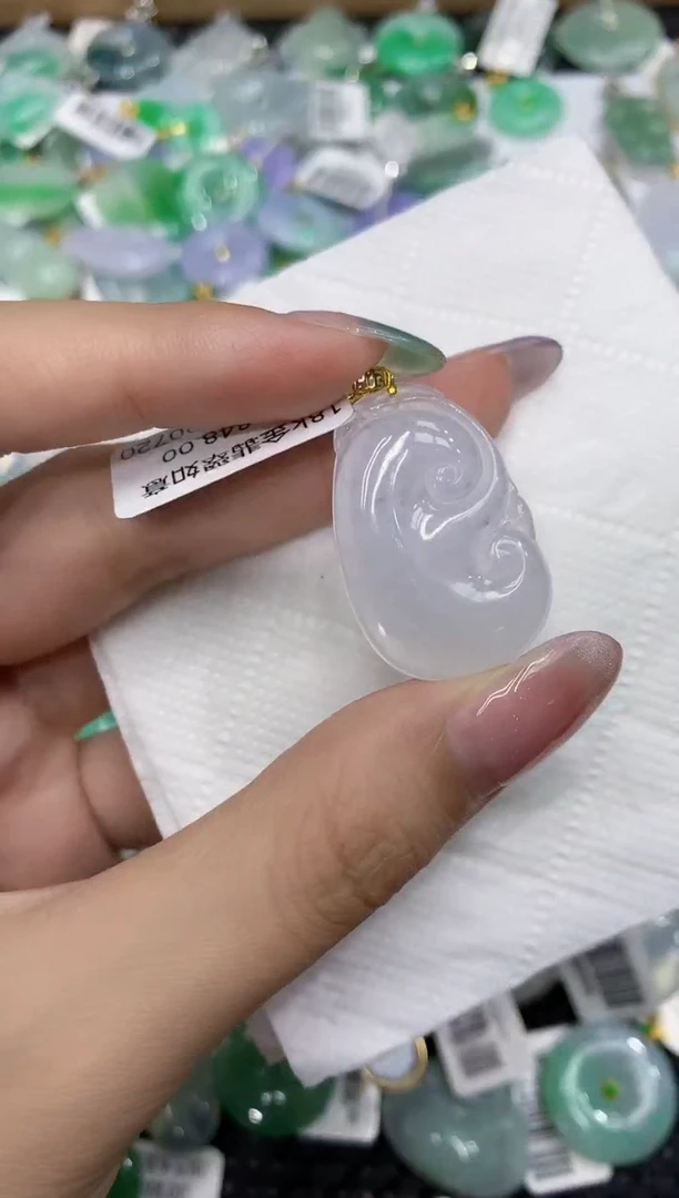 翡翠18K金镶嵌颈饰111111111111