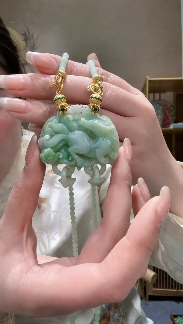 【闪购商品】翡翠颈饰未镶嵌吊坠