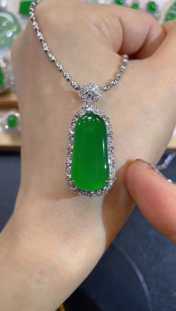 吊坠(不含链)18K金镶嵌翡翠团购31