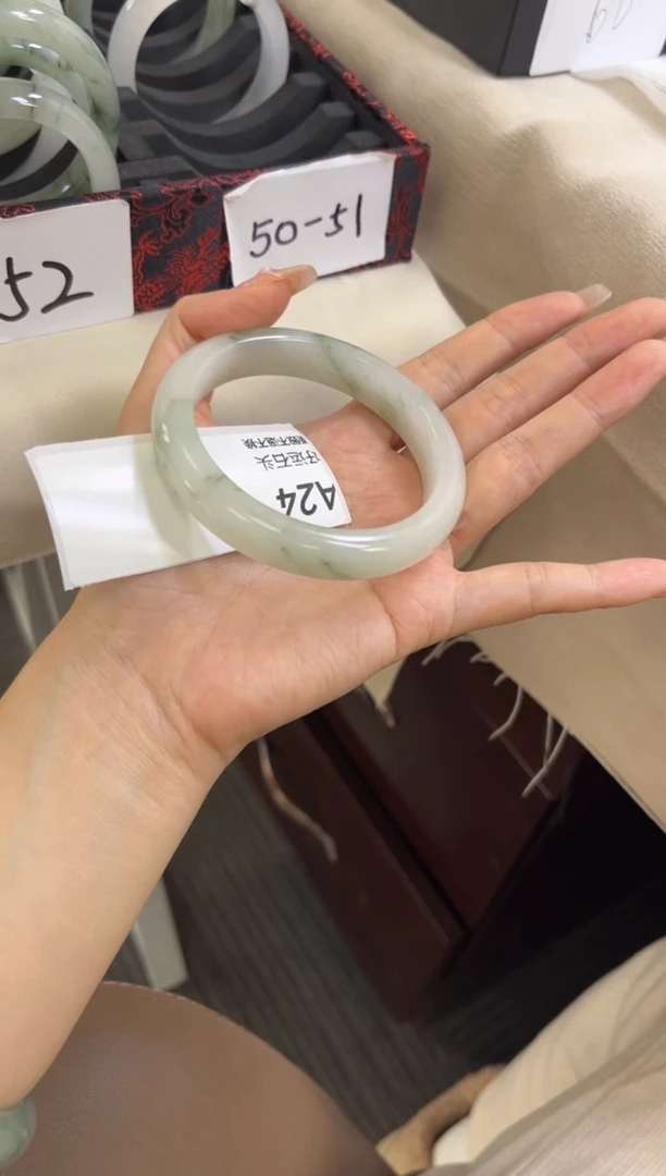 未镶嵌手镯石英质玉a24