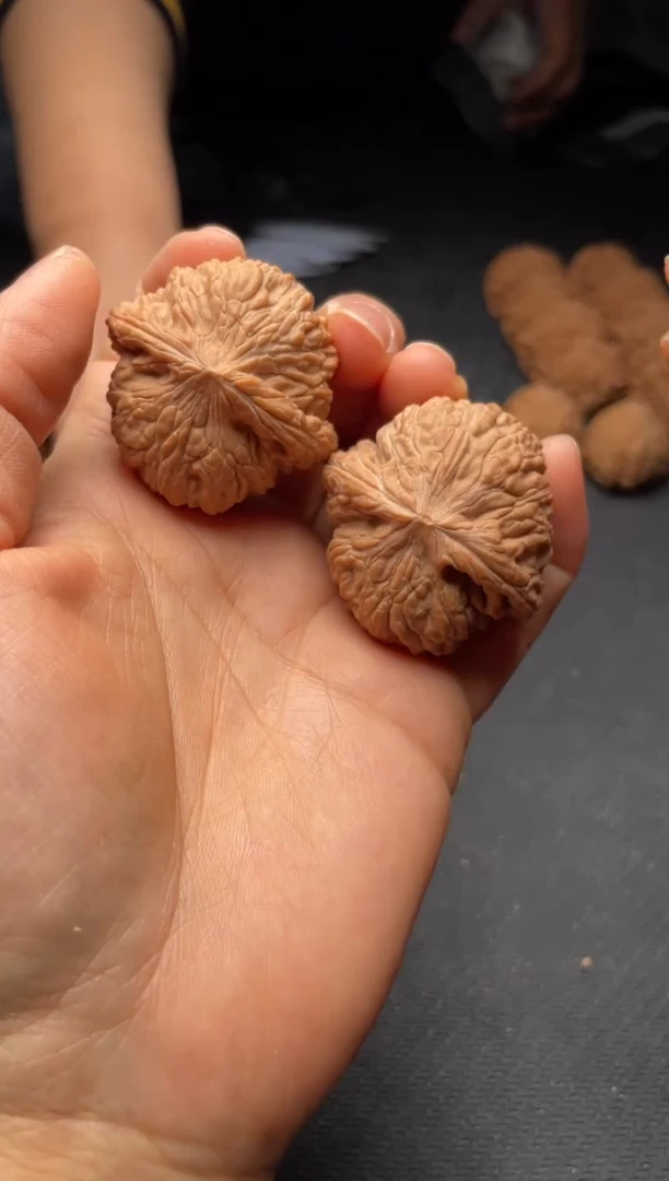 把件文玩核桃w284  绣球 39尺