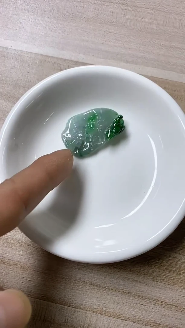颈饰未镶嵌翡翠月**朵40天然缅甸翡翠A货