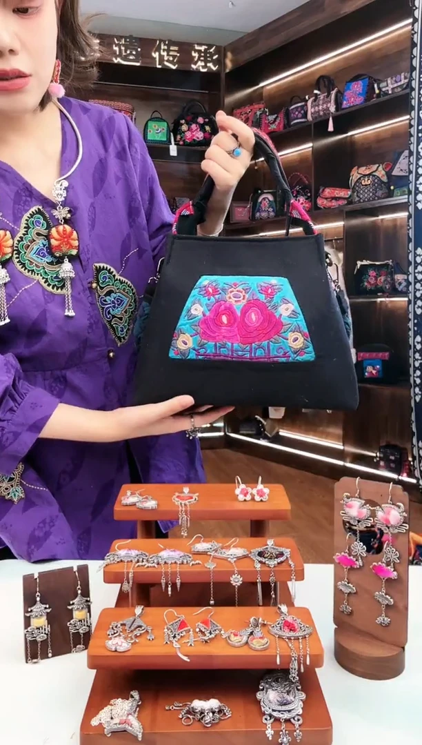 【闪购商品】织绣L39蚩梦苗族古绣