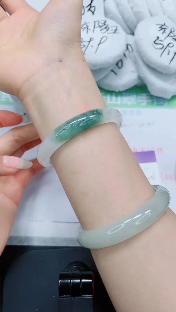 石英质玉手镯未镶嵌99/58.7