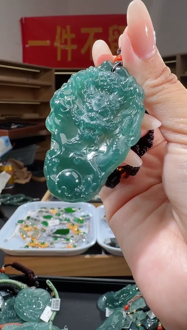 吊坠(不含链)未镶嵌翡翠龙牌