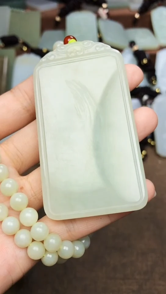 和田玉未镶嵌颈饰1