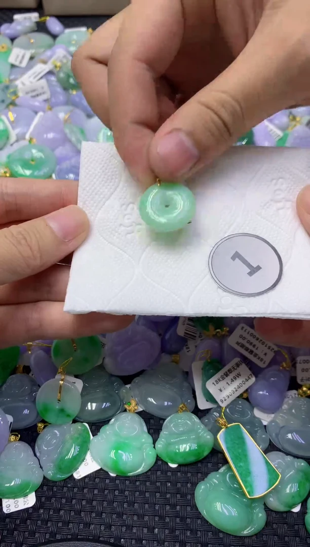 颈饰未镶嵌翡翠天然缅甸翡翠A货