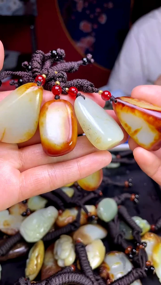 和田玉未镶嵌颈饰1