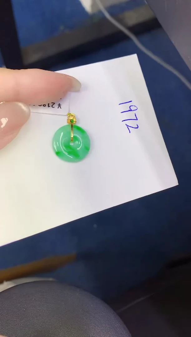 颈饰18K金镶嵌翡翠缅甸天然翡翠A货