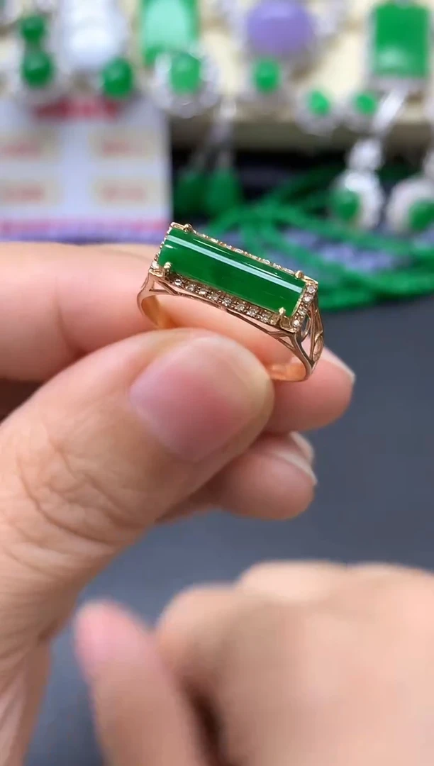 18K金镶嵌戒指翡翠512-中国好珍宝