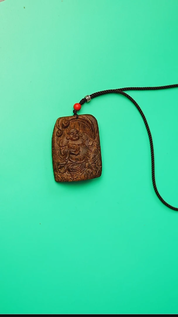 沉香吊坠柬埔寨菩萨棋沉水弥勒吊坠13g   03239