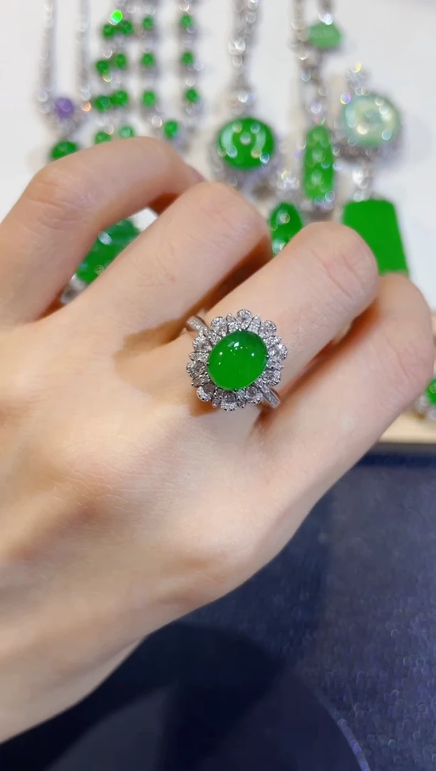 颈饰18K金镶嵌翡翠团购5