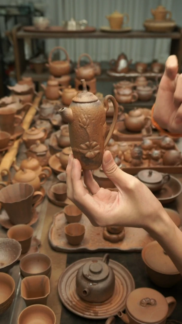 原矿老岩泥精工   莲韵美人壶100ml