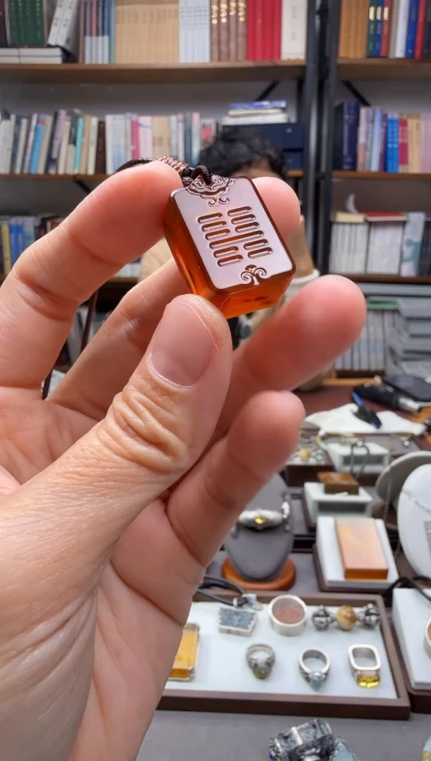 琥珀颈饰未镶嵌地山谦吊坠