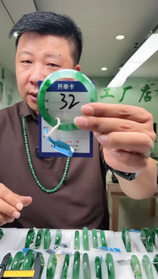 未镶嵌手镯石英质玉55